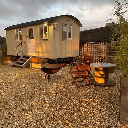The Shepherd'S Hut Mixbury Экстерьер фото